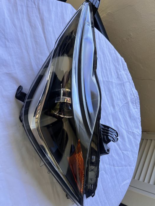 Farol direito Toyota Aygo 2016