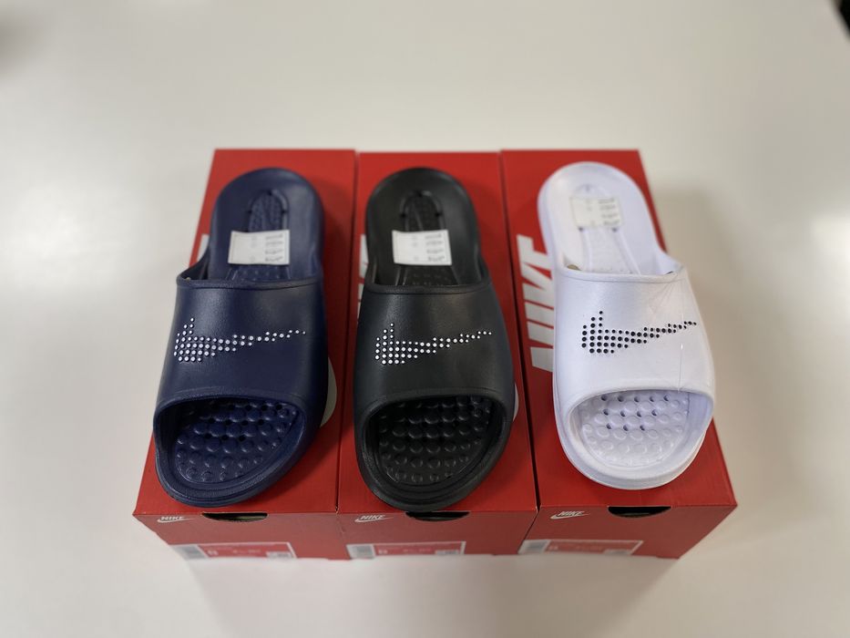 Тапочки Nike Viktori One Shower Sude