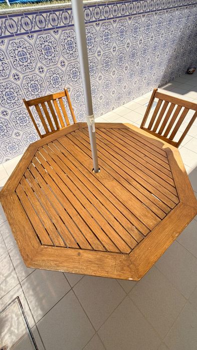 Mesa de Jardim e 4 cadeiras - Madeira
