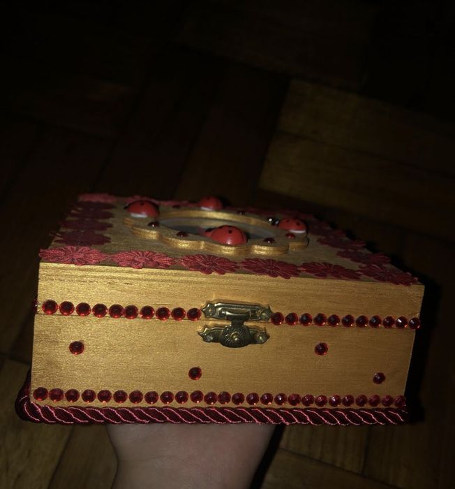 Caixinha decorada à mão