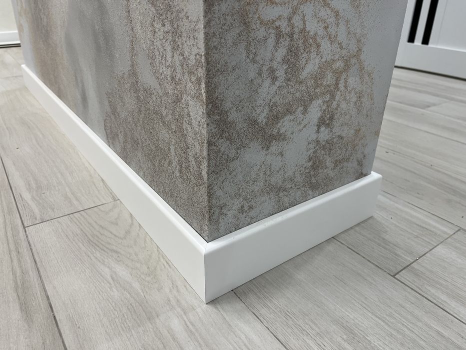 Установка (монтаж) міжкімнатних дверей та МДФ плінтуса