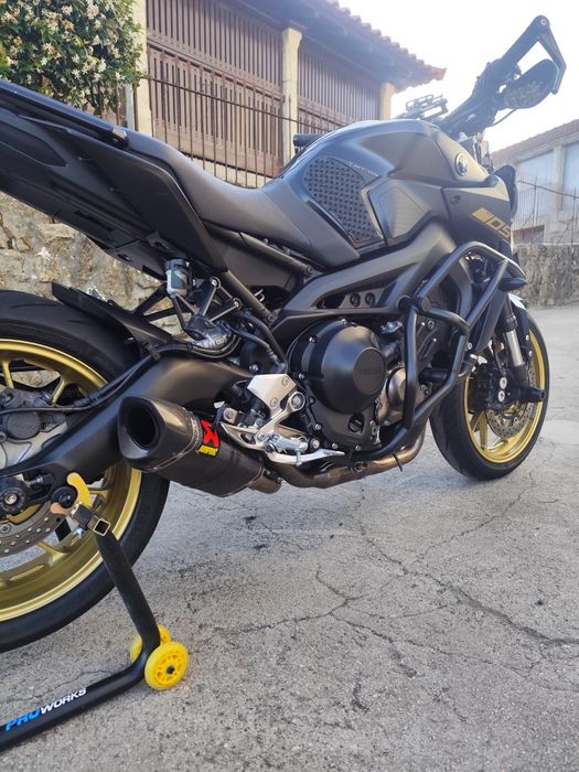 Yamaha mt09 akrapovic