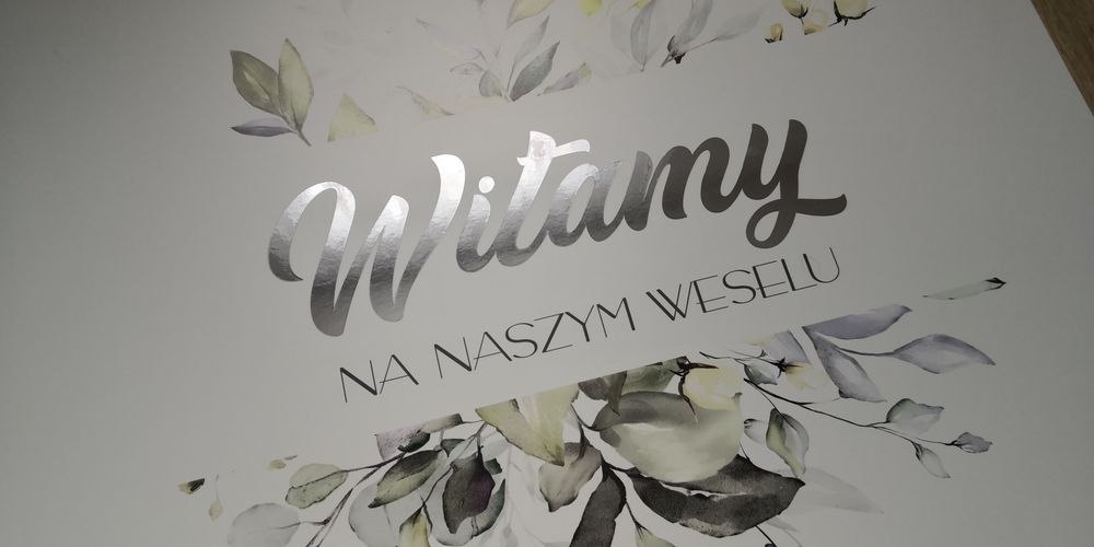 Tablica weselna "Witamy na naszym weselu" 80x60cm srebrna