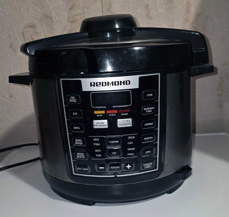 Мультиварка-скороварка REDMOND RMC-M110, 900 Вт, 55 программ, 5 л