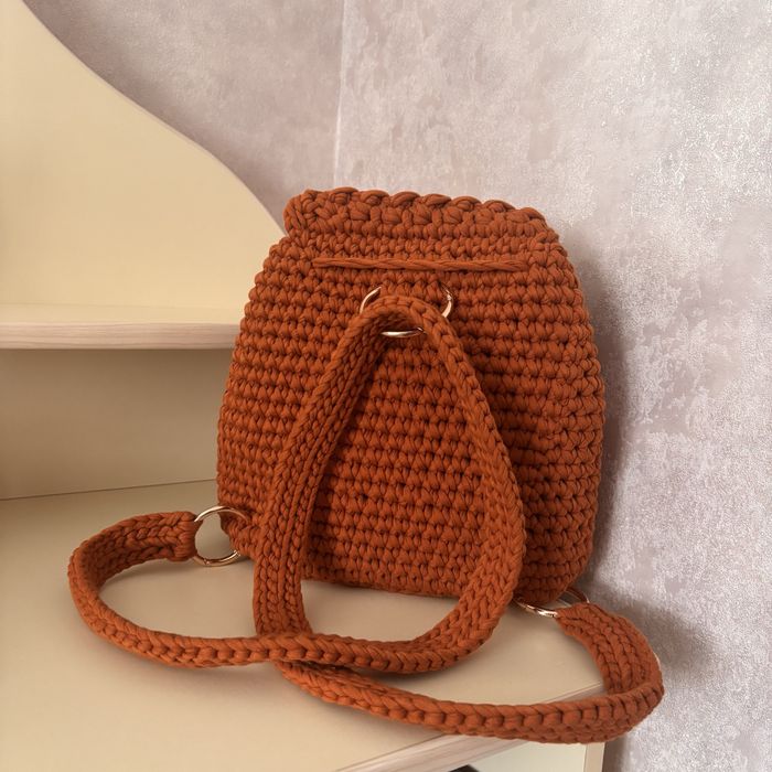 Рюкзак ручної роботи (вʼязаний гачком)