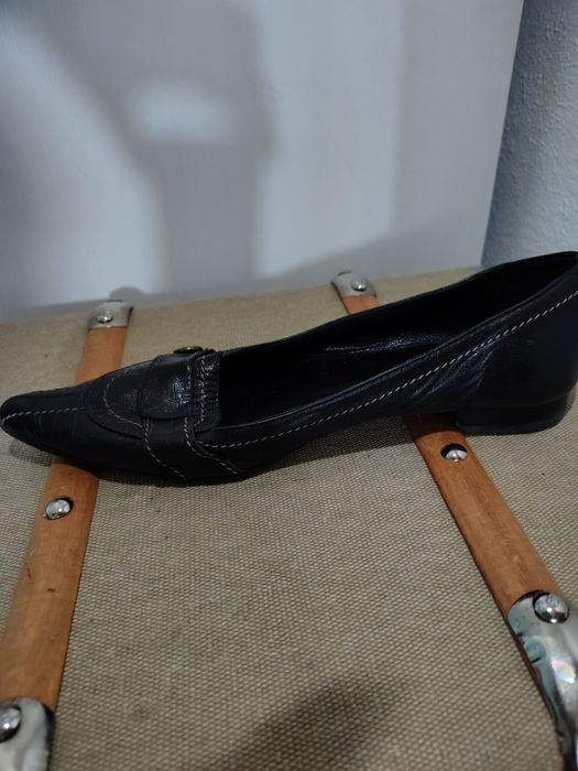 Sapatos modernos pretos