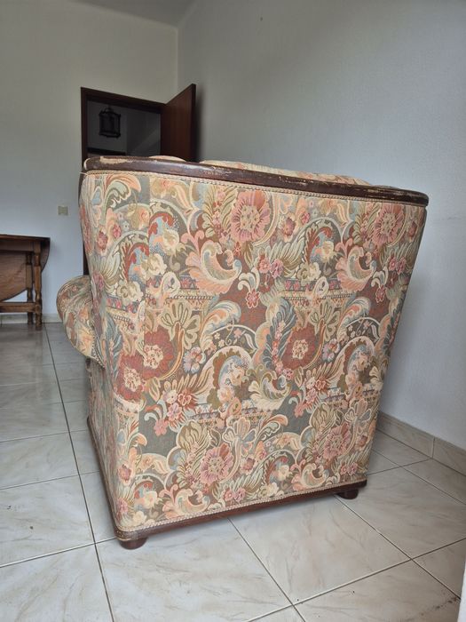 Sofá-cama de 3 lugares + 2 cadeirões – conjunto completo