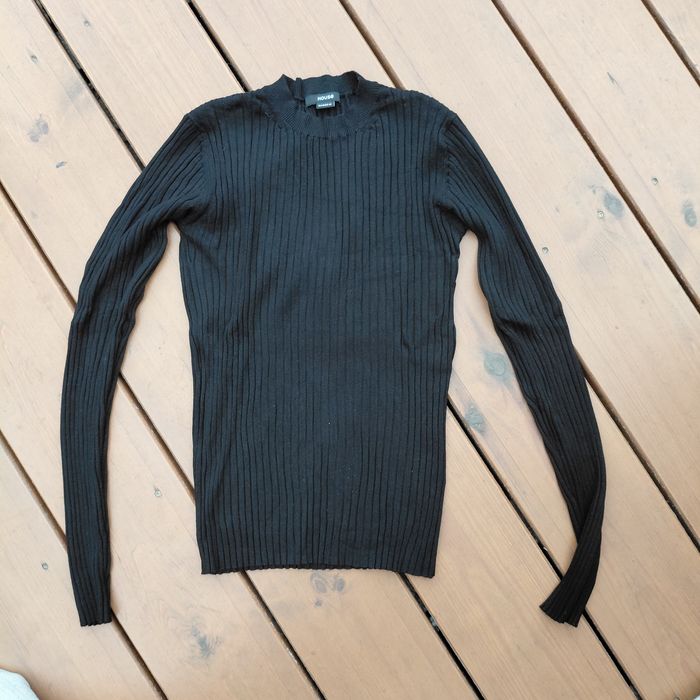 Czarny sweterek house