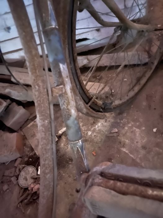 Bicicleta pasteleira antiga para restauro