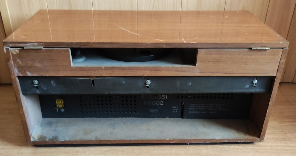 Radio z gramofonem Diora DML 351