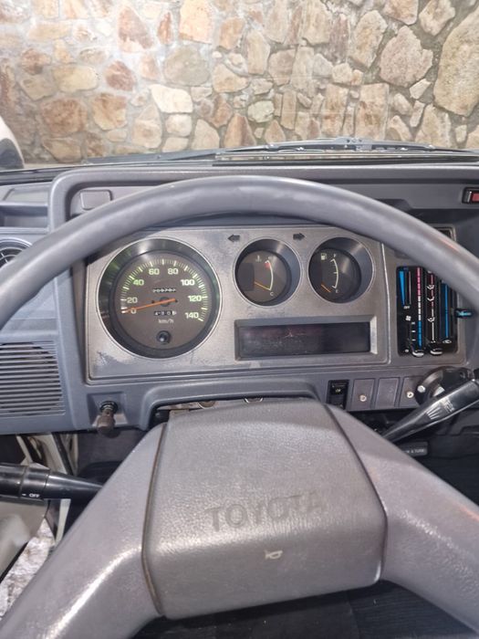 Toyota Dyna 150 Nacional 1995 de Caixa Fechada com Iluminação