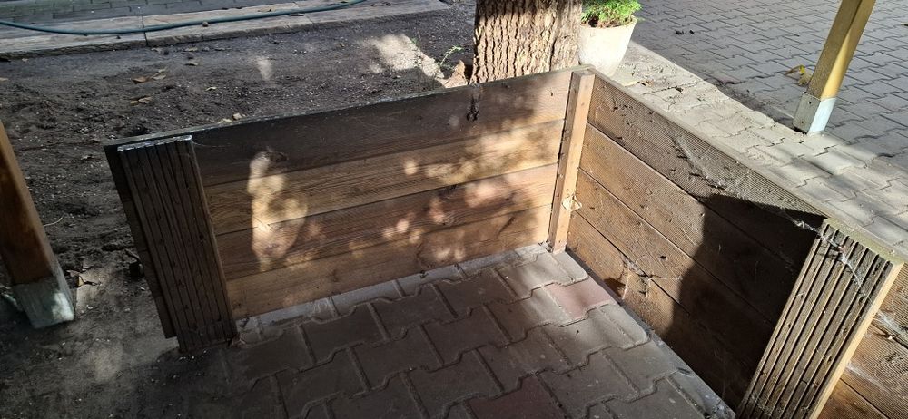 Drewniana zabudowa z deski tarasowej, warzywniak