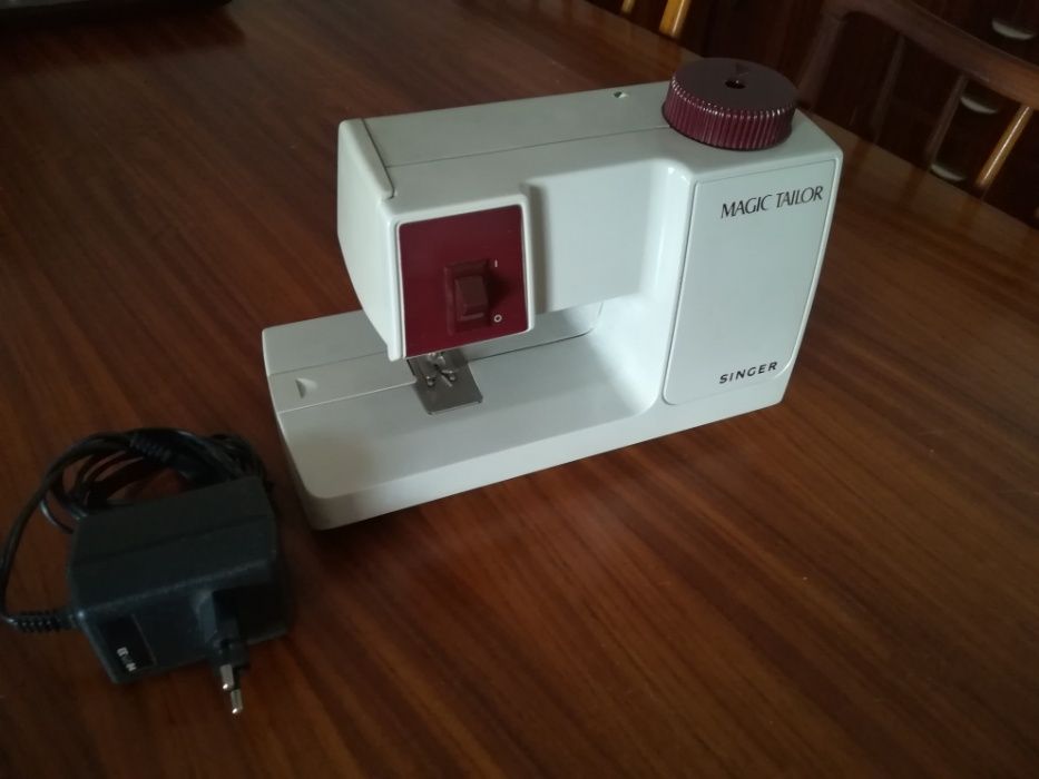 Singer M100 mini máquina de costura