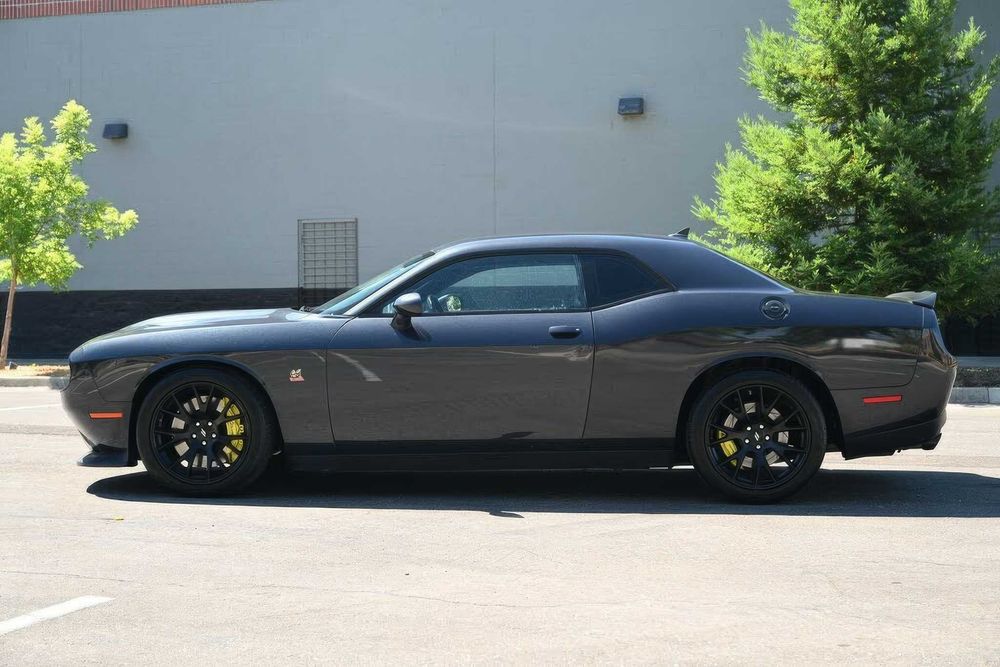 Dodge Challenger      2019