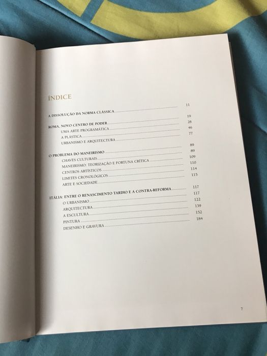 Seis livros da coleção Tesouros Artísticos do Mundo