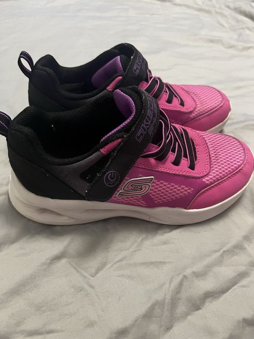 Кросівки  Skechers для дівчинки 33