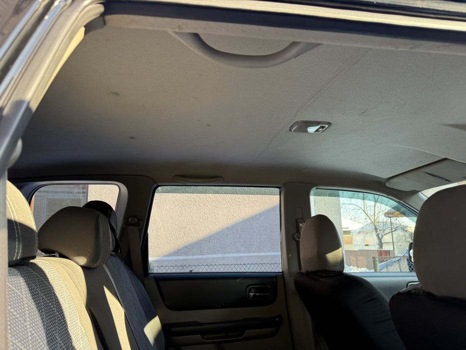 Не спешно машина вся в рідні