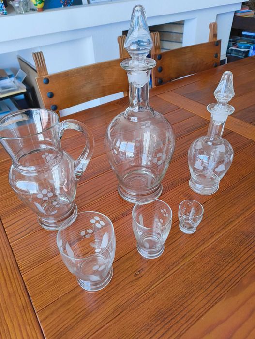 Conjunto 28 peças em vidro gravado