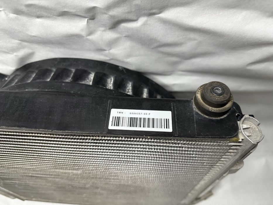 Tesla Model S радіатор кондиціонера з вентилятором правий