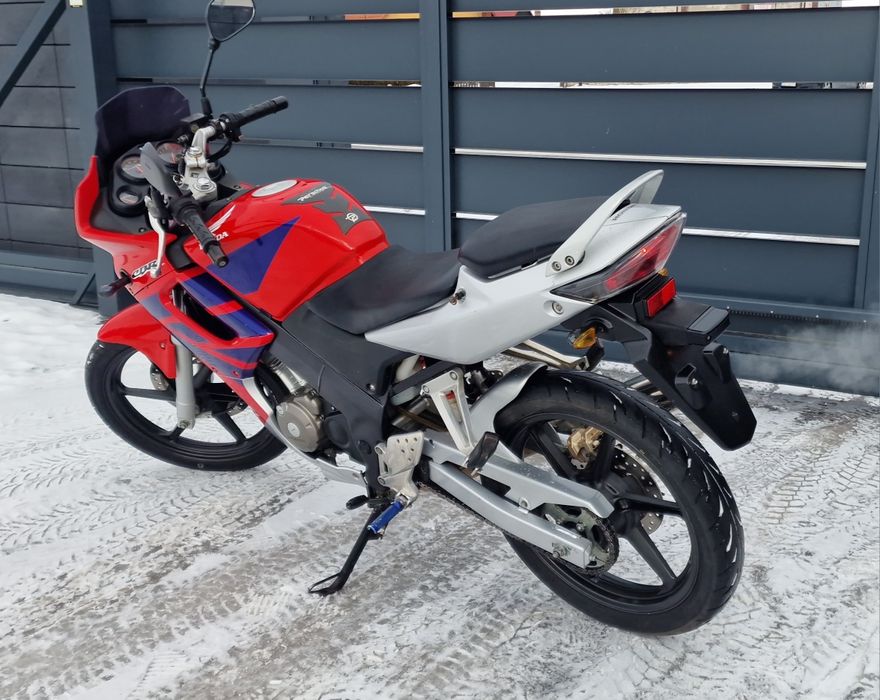 Honda cbr 125r z 2005roku