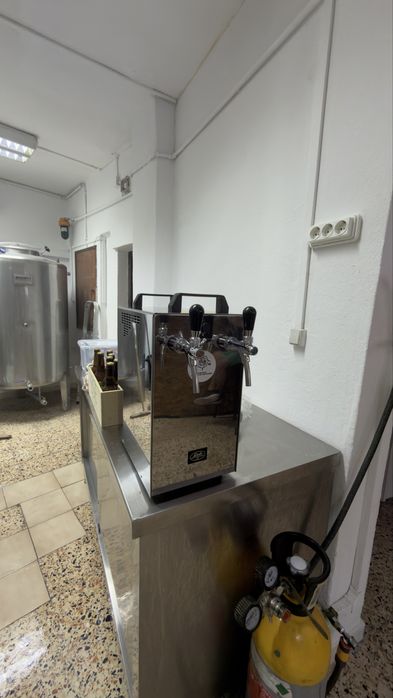 Aluguer de maquina de cerveja + barris (opcional)