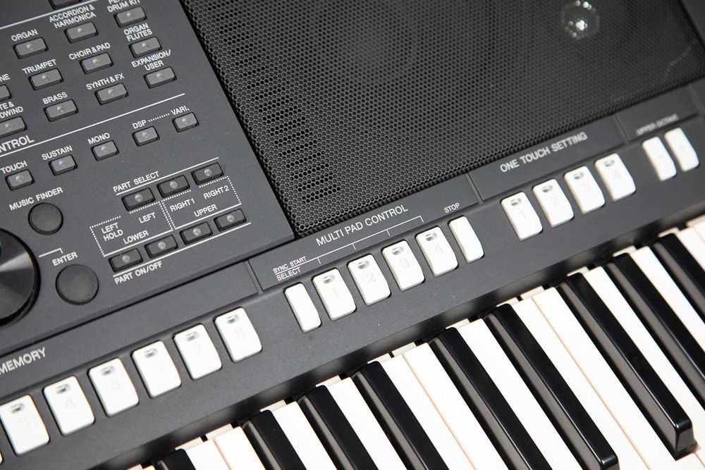 Yamaha PSR S750 - keyboard