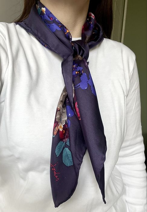 Elegancka apaszka chustka w kwiaty