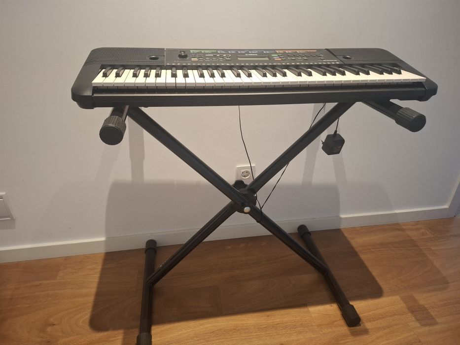 Teclado Yamaha PSR-E253 + Suporte