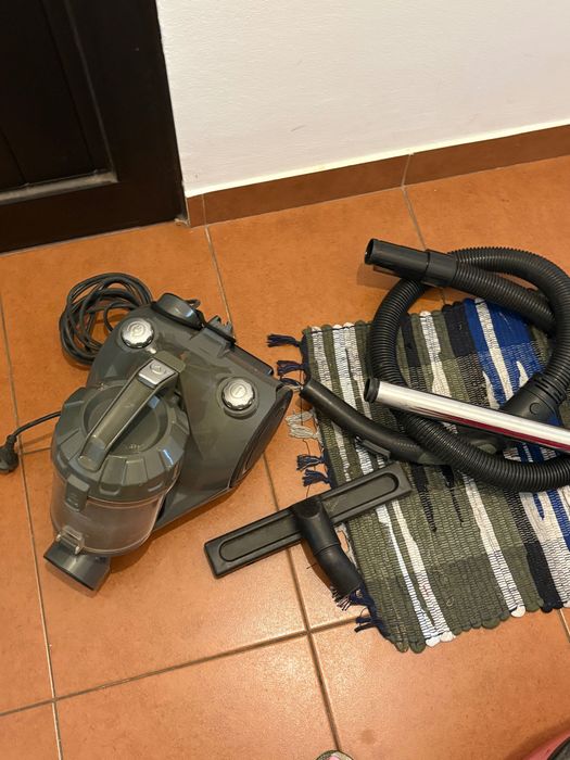Vendo este tacho e um aspirador para desocupar
