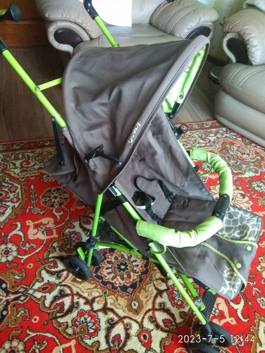 Детская прогулочная коляска