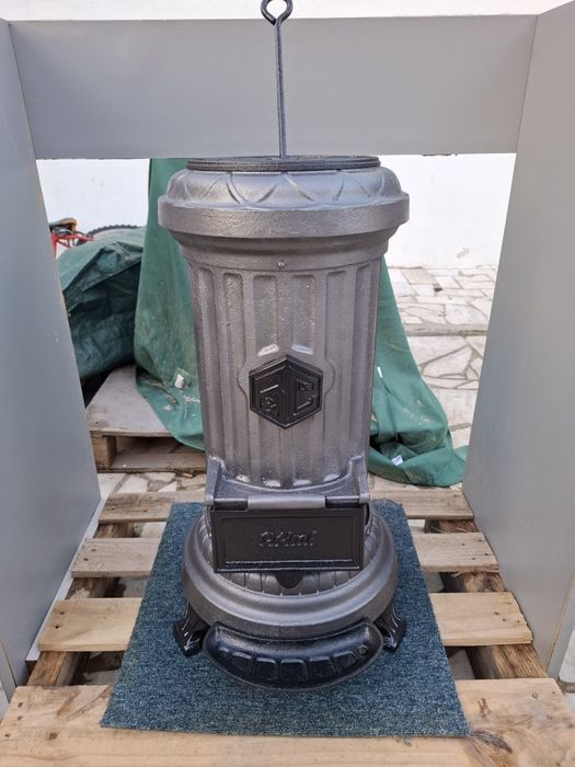 Salamandra a Lenha em Ferro Fundido em Excelente Estado