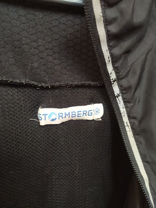 Kurtka do biegania czarna z odblaskami