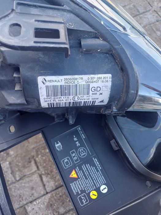 Lampy przednie prawa i lewa RENAULT Megane 3 fl