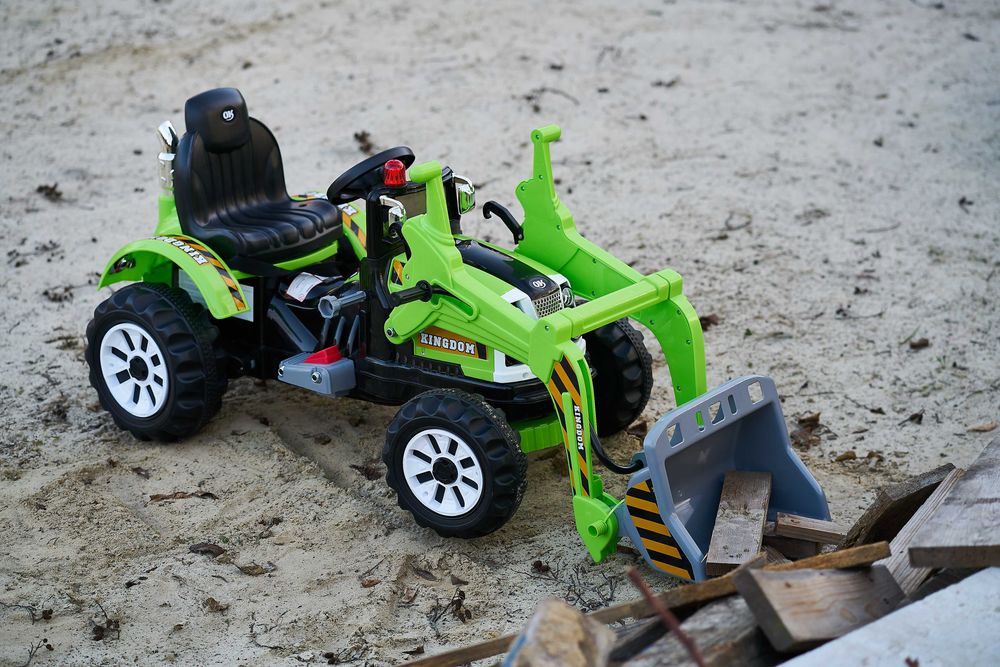 Traktor na akumulator z Łyżką Koparka