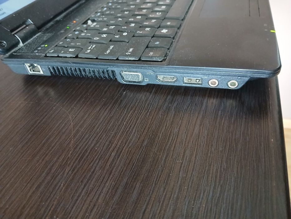 Ноутбук eMachines E528