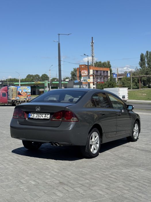 В продаже Honda Civic 2008 года 1.8