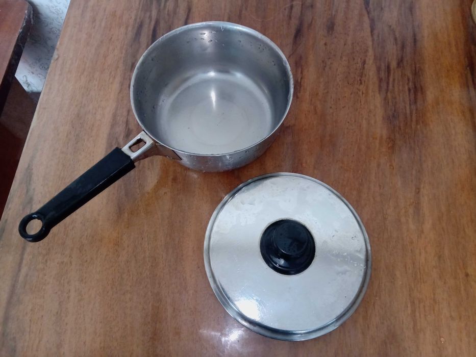 Rondelek ruski z rączką i pokrywką, ze stali nierdzewnej