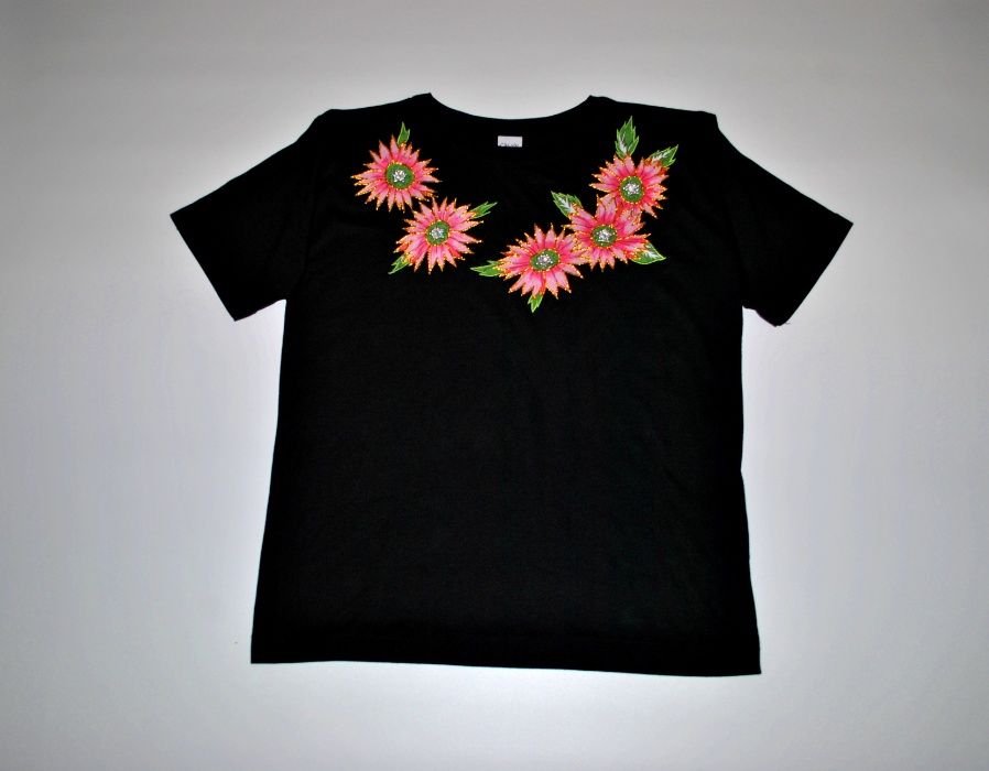 Футболка женская XL  XXL черная узор цветы аппликация вышивка Германия