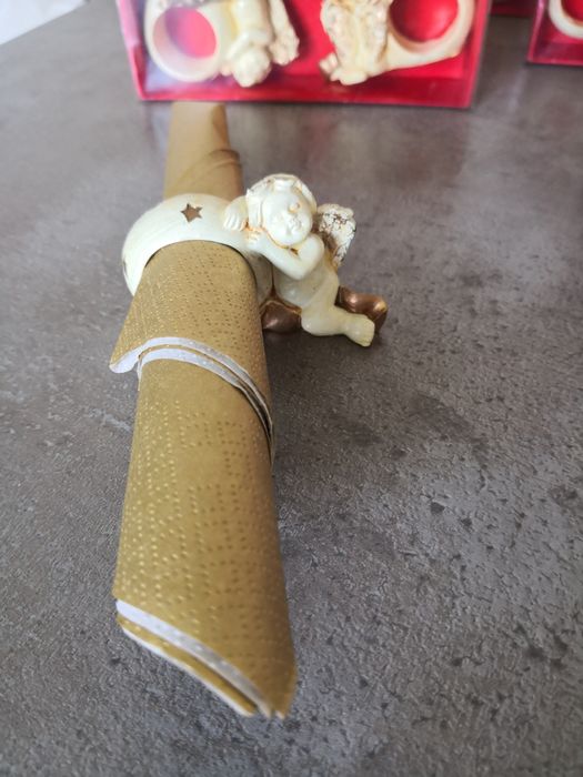 Pierścienie obrączki na serwetki serwetnik