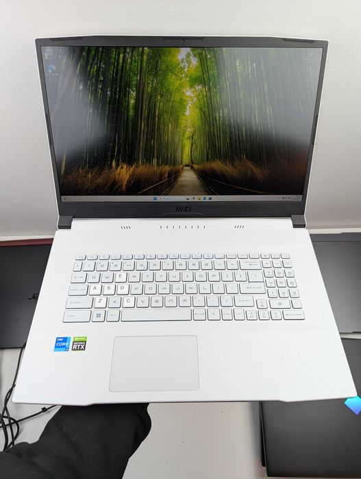 LAPTOP GAMINGOWY MSI Sword RTX 4050 Intel i7-11800H 144 hz