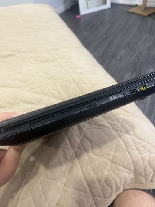працюючий ноутбук Lenovo