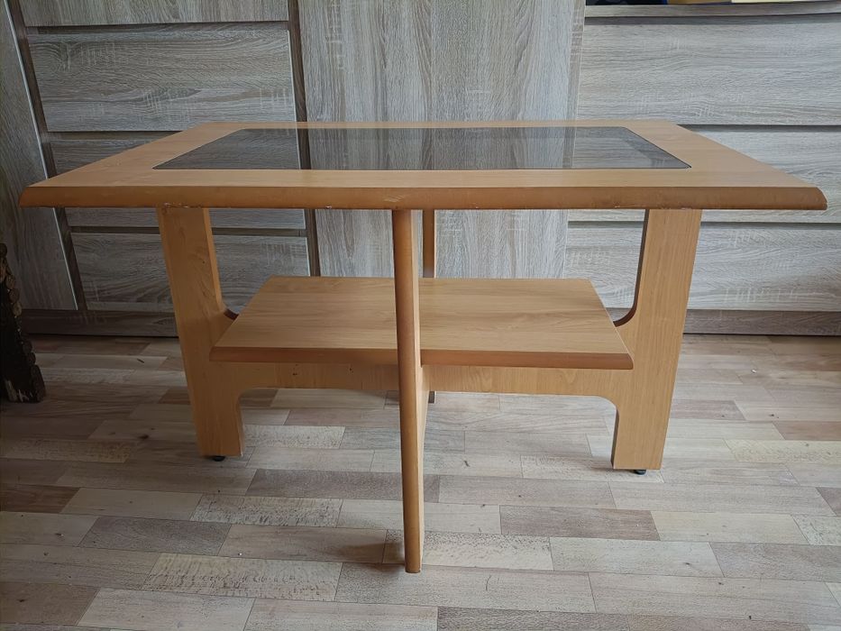 Stolik kawowy z szybą