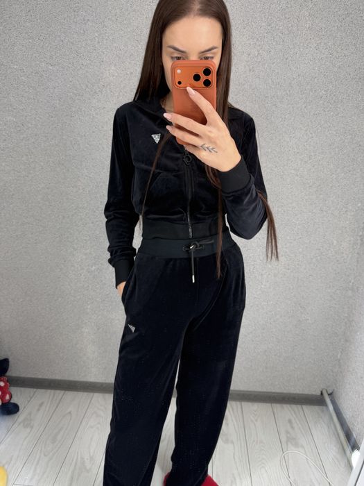 Спортивний велюровий костюм Guess