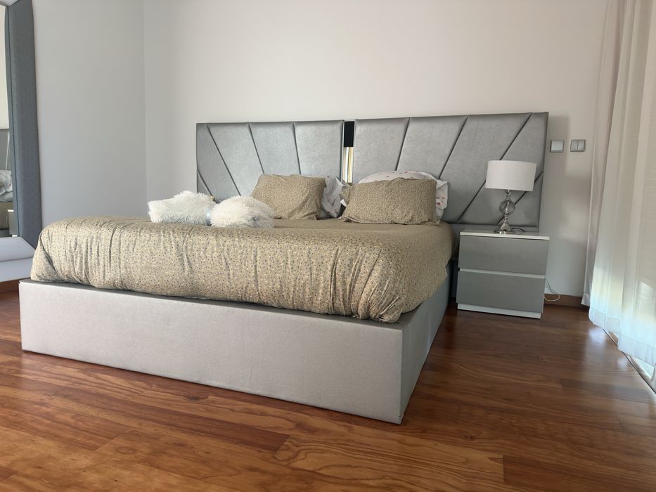 Vendo cama usada bom estado com estrado e mesas de cabeceira