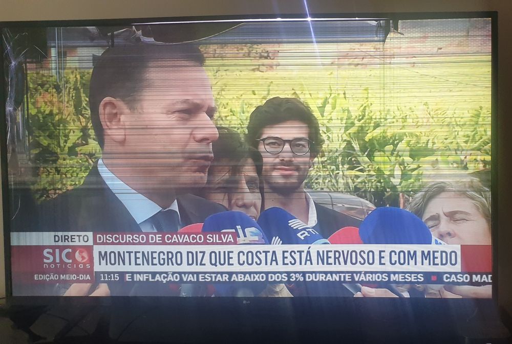 TV. Led LG tela partida