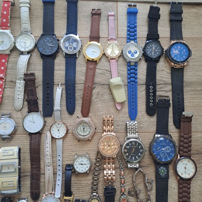 Часи кварцевые мужские, женские в хорошем рабочем состоянии. Цена за ш