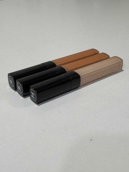 Стійкі коректори для обличчя Chanel