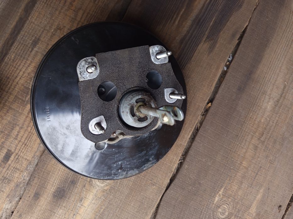 Продам вакуумний підсилювач тормозів Нісан Рог т32.