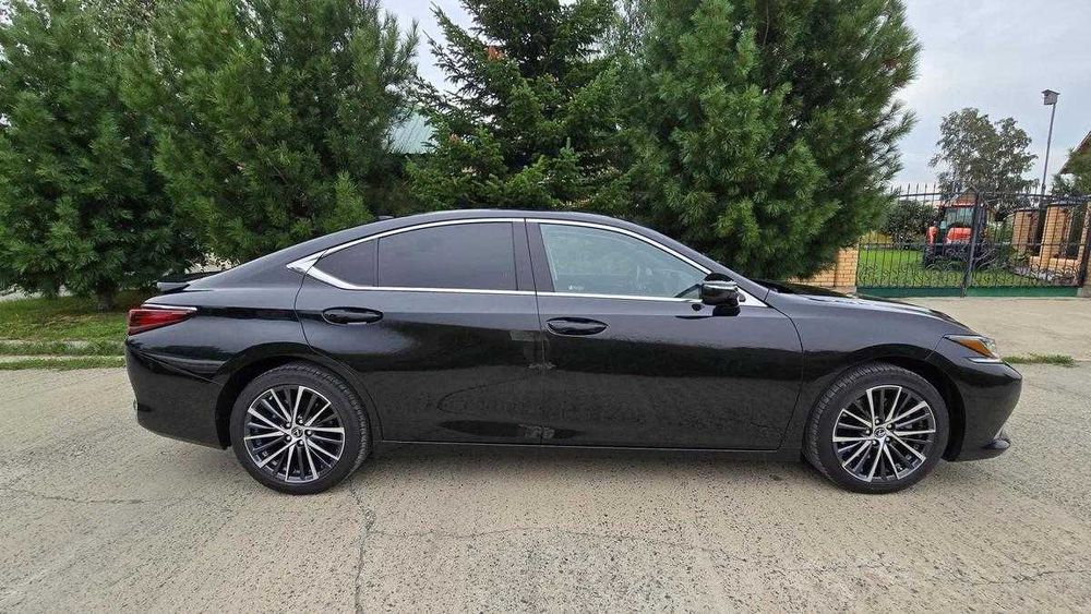 Lexus ES 300h, 2023