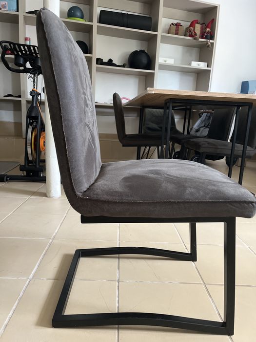 Mesa de cozinha + 4 cadeiras